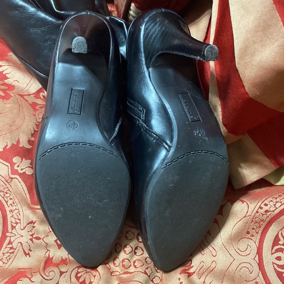 Concert ladies black heel zippered boots with side buckle design; size 8 1/2M - Picture 4 of 7